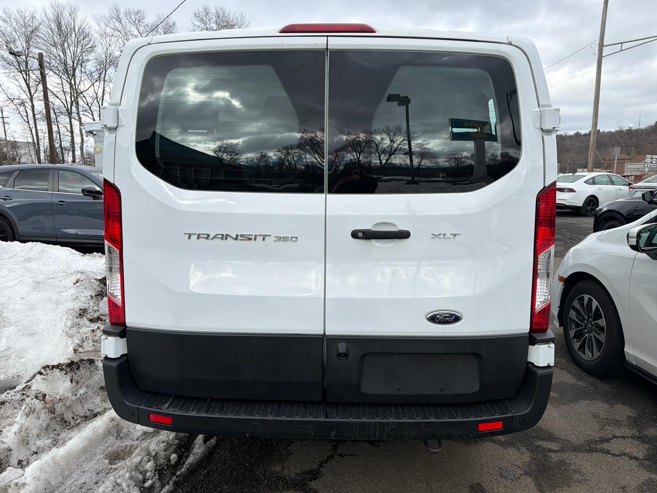 Ford Transit Passenger Wagon T-350 148" Low Roof XLT RWD 2021