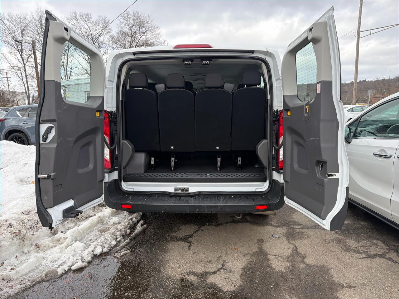 Ford Transit Passenger Wagon T-350 148" Low Roof XLT RWD 2021