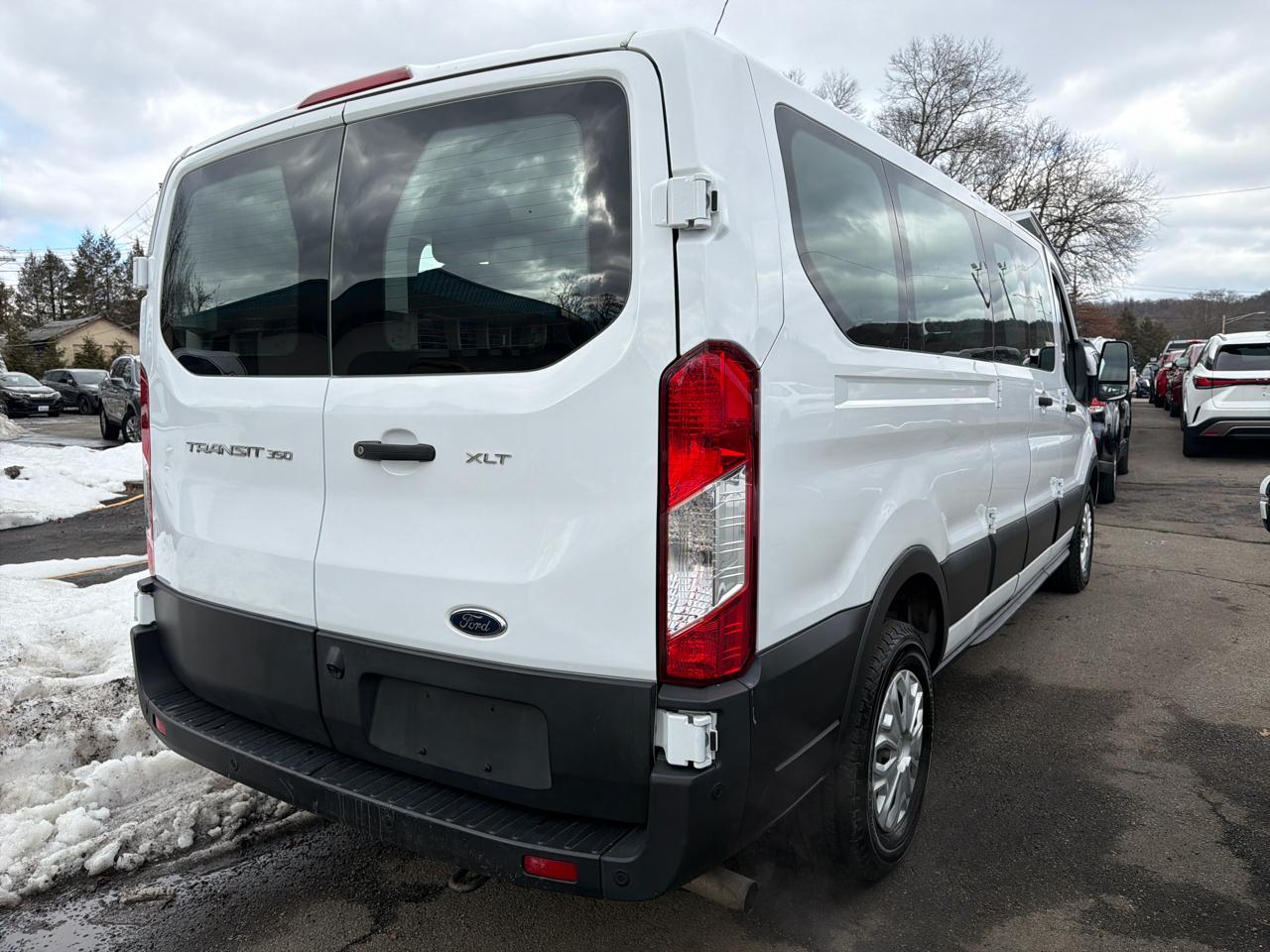 Ford Transit Passenger Wagon T-350 148" Low Roof XLT RWD 2021