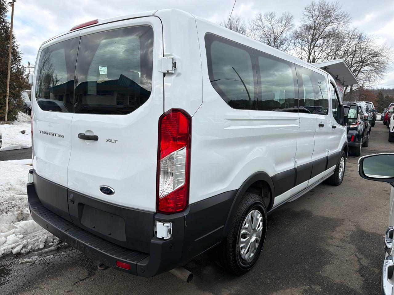 Ford Transit Passenger Wagon T-350 148" Low Roof XLT RWD 2021