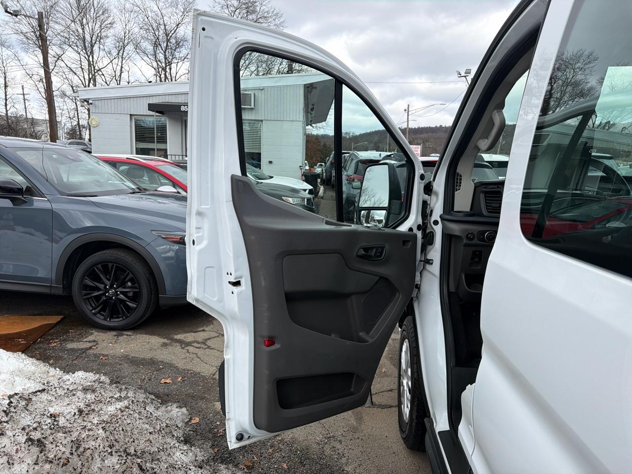 Ford Transit Passenger Wagon T-350 148" Low Roof XLT RWD 2021