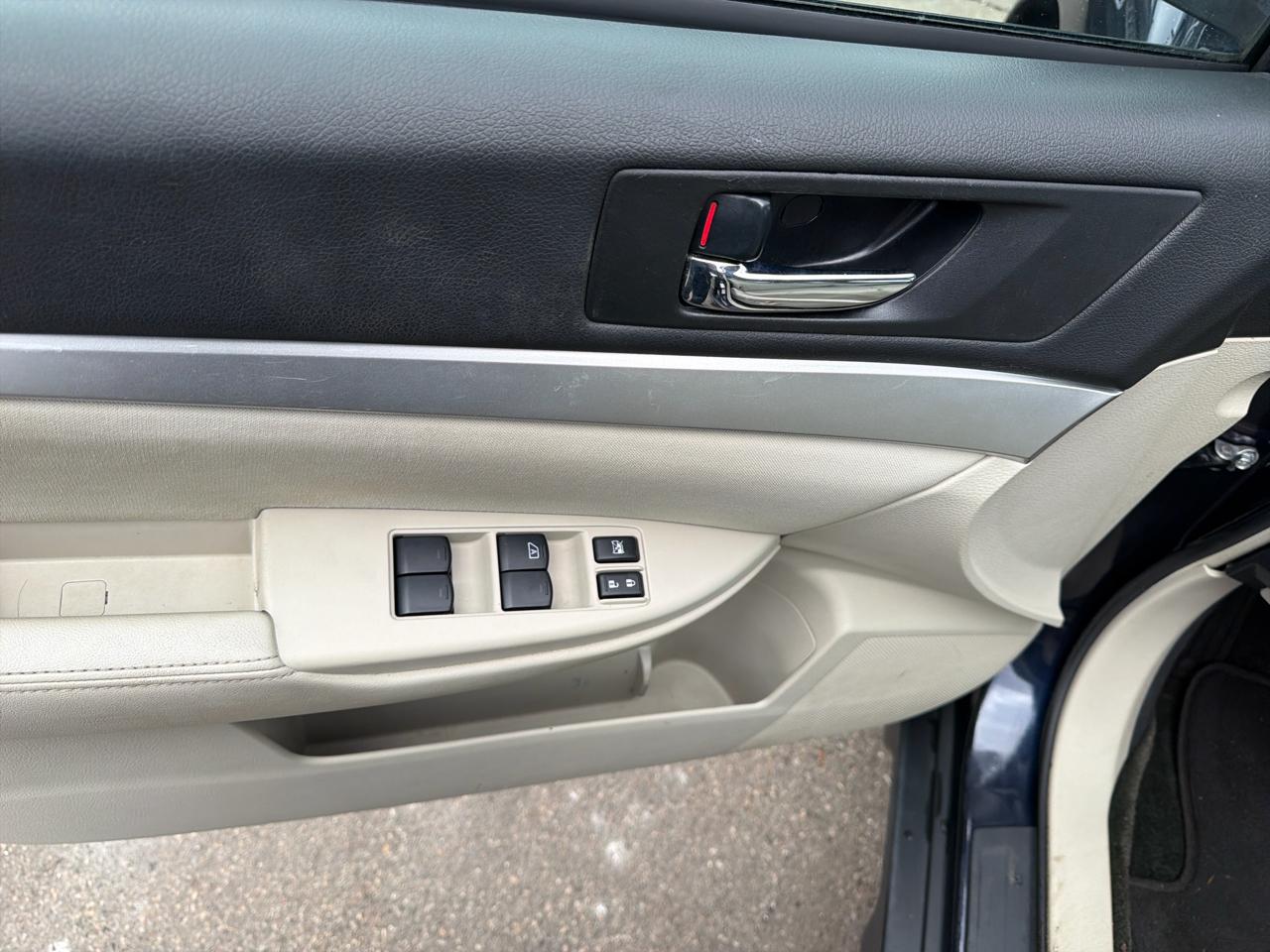 Subaru Outback 4dr Wgn H4 Auto 2.5i Premium 2012