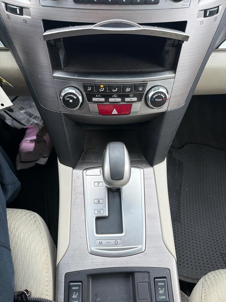 Subaru Outback 4dr Wgn H4 Auto 2.5i Premium 2012