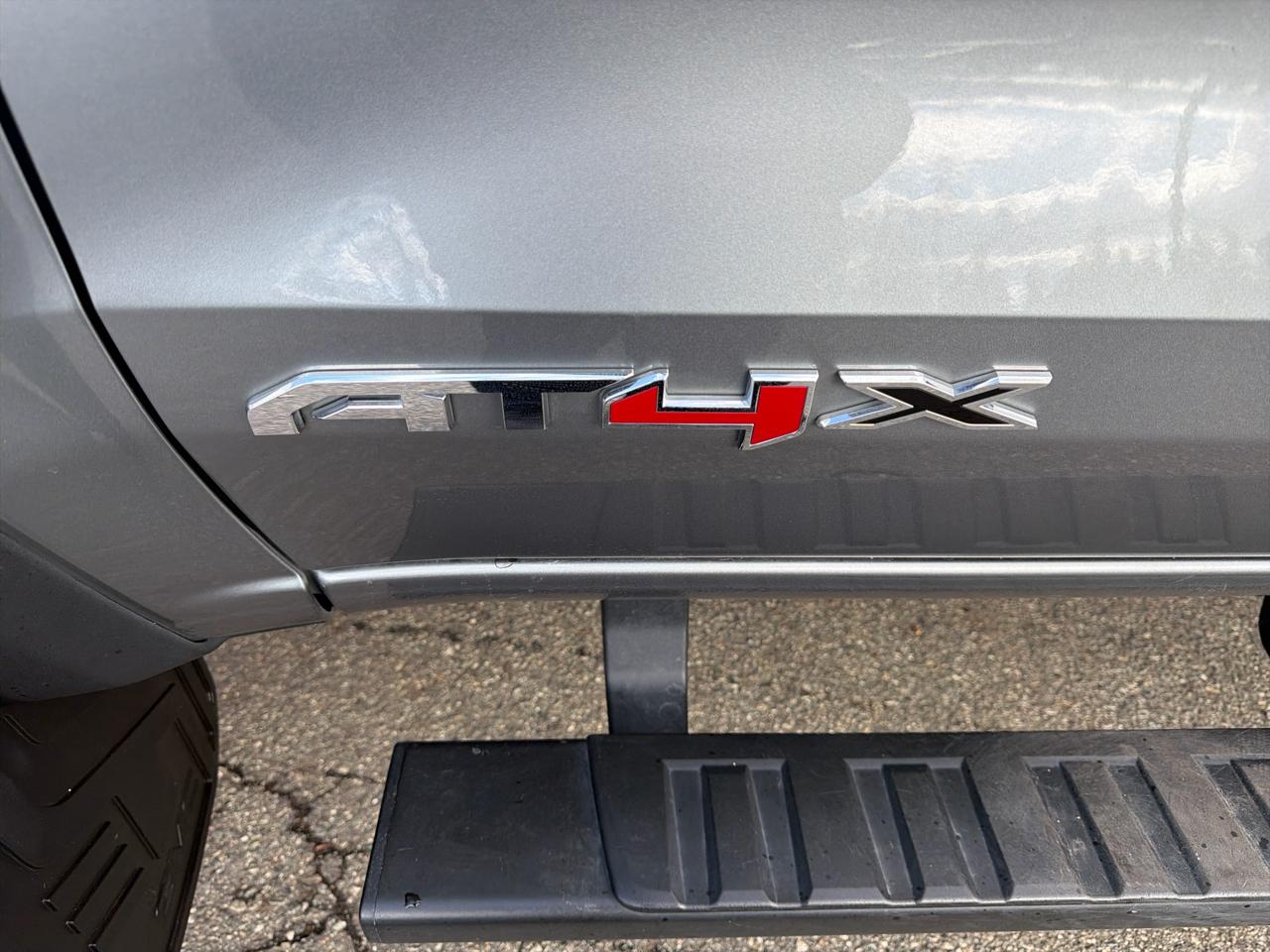 GMC Canyon 4WD Crew Cab AT4X 2024