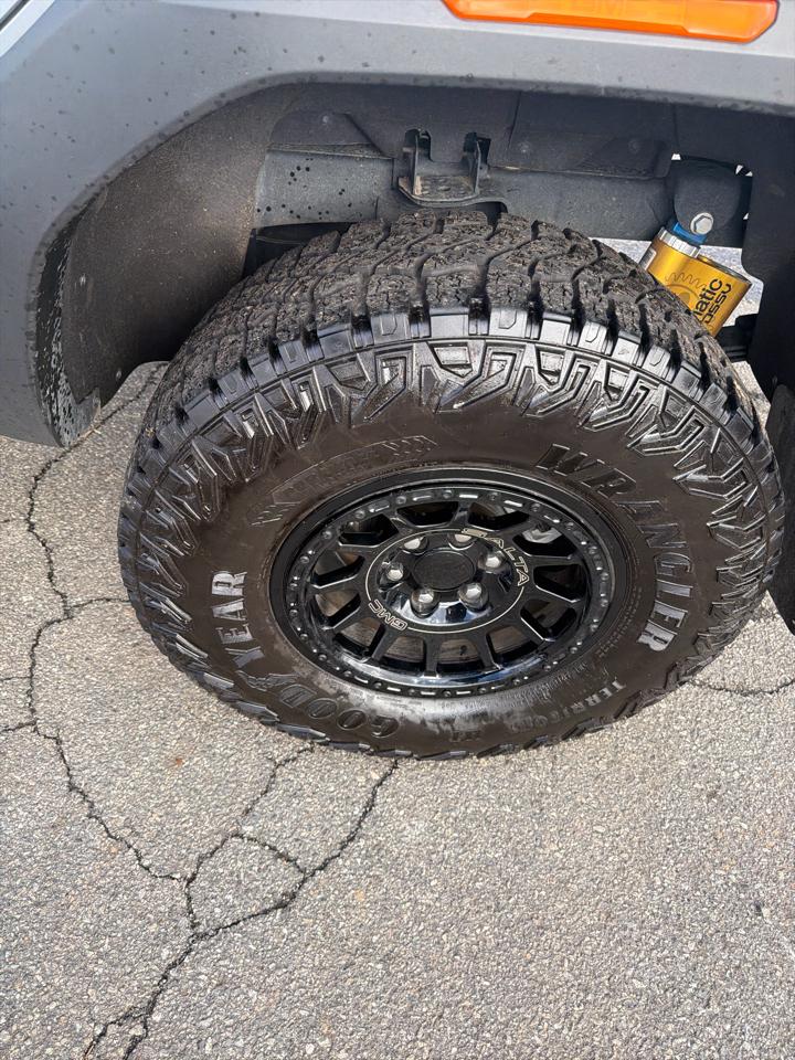 GMC Canyon 4WD Crew Cab AT4X 2024