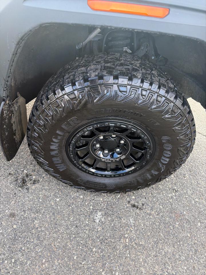 GMC Canyon 4WD Crew Cab AT4X 2024