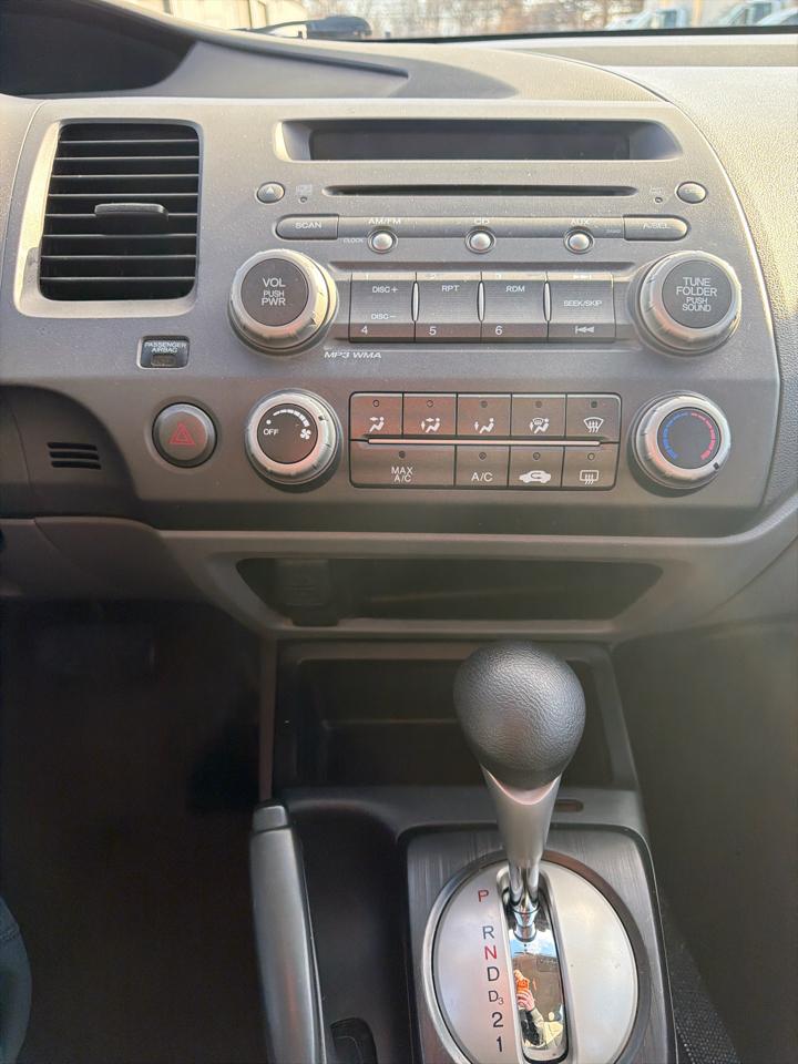 Honda Civic Sdn 4dr Auto DX-VP 2010