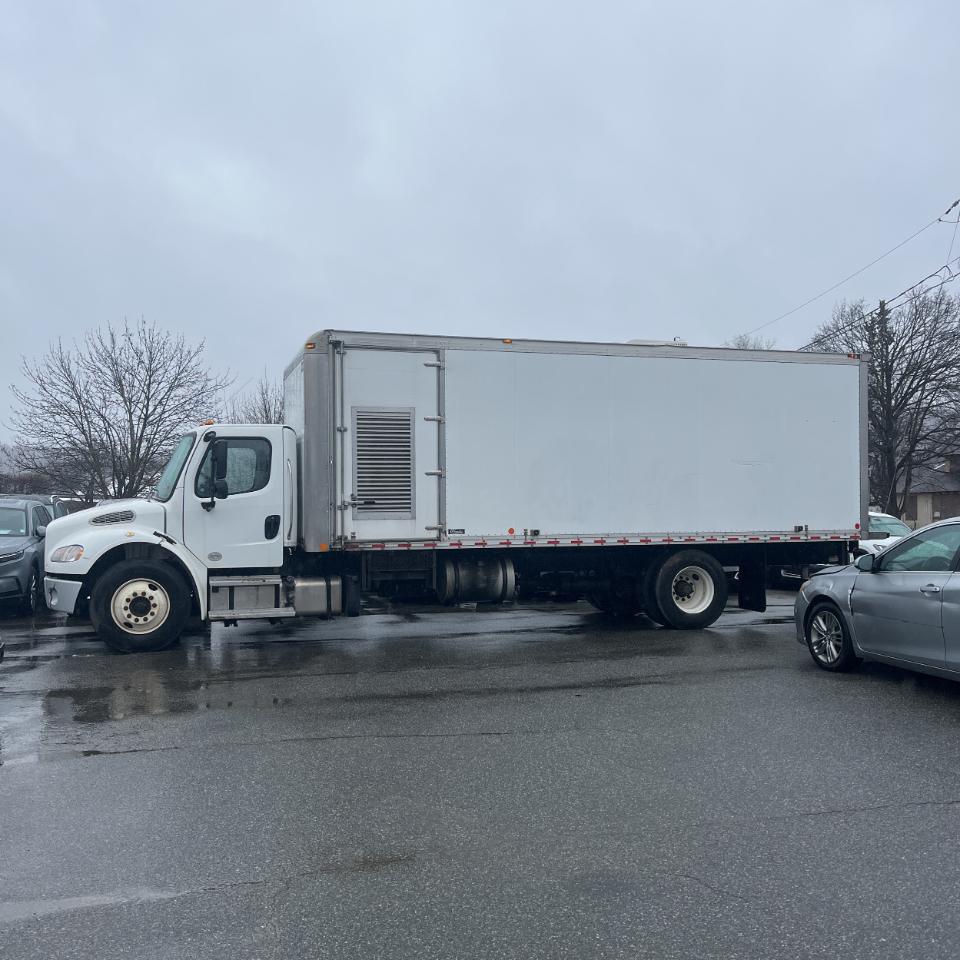 Freightliner M2 106 Base 2020