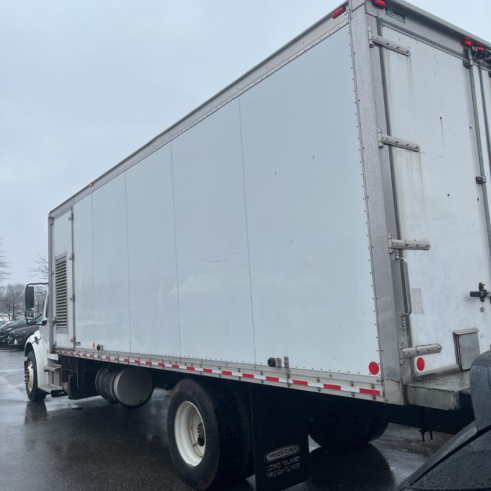 Freightliner M2 106 Base 2020