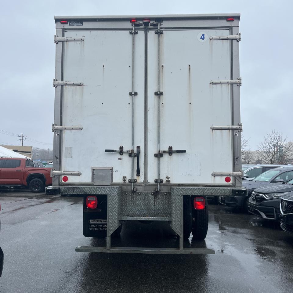 Freightliner M2 106 Base 2020