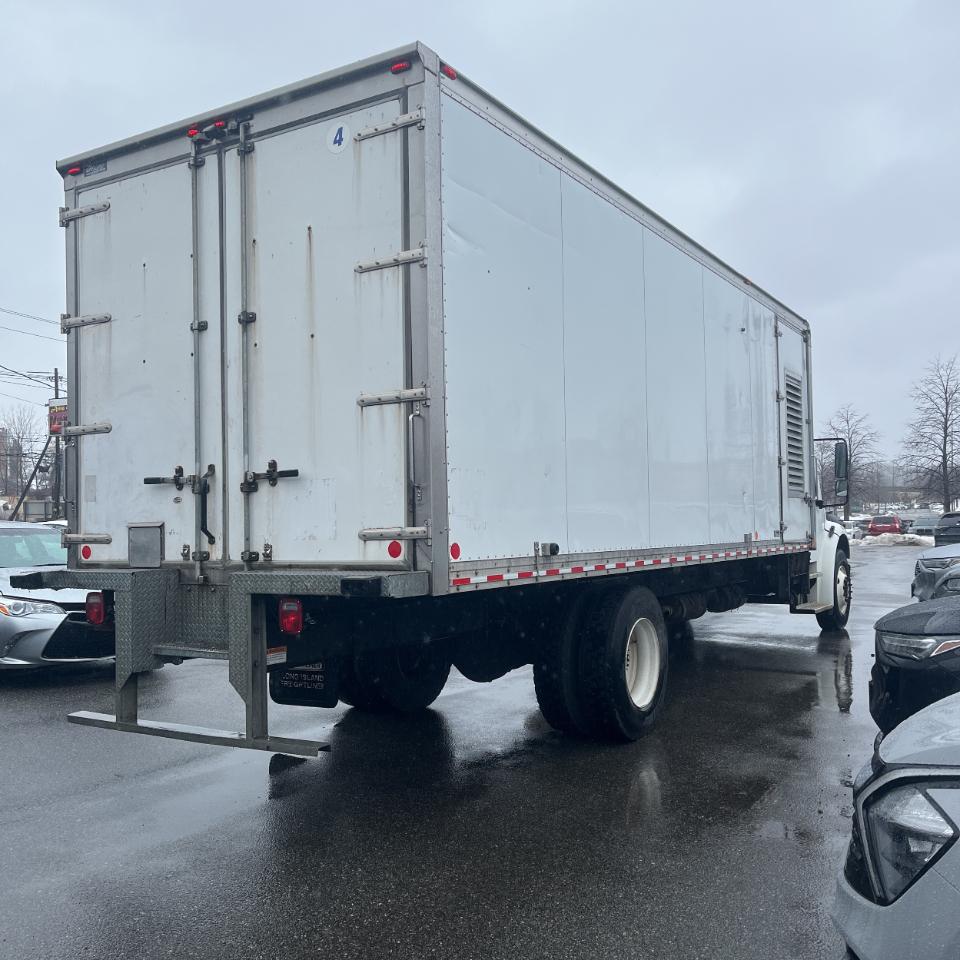 Freightliner M2 106 Base 2020