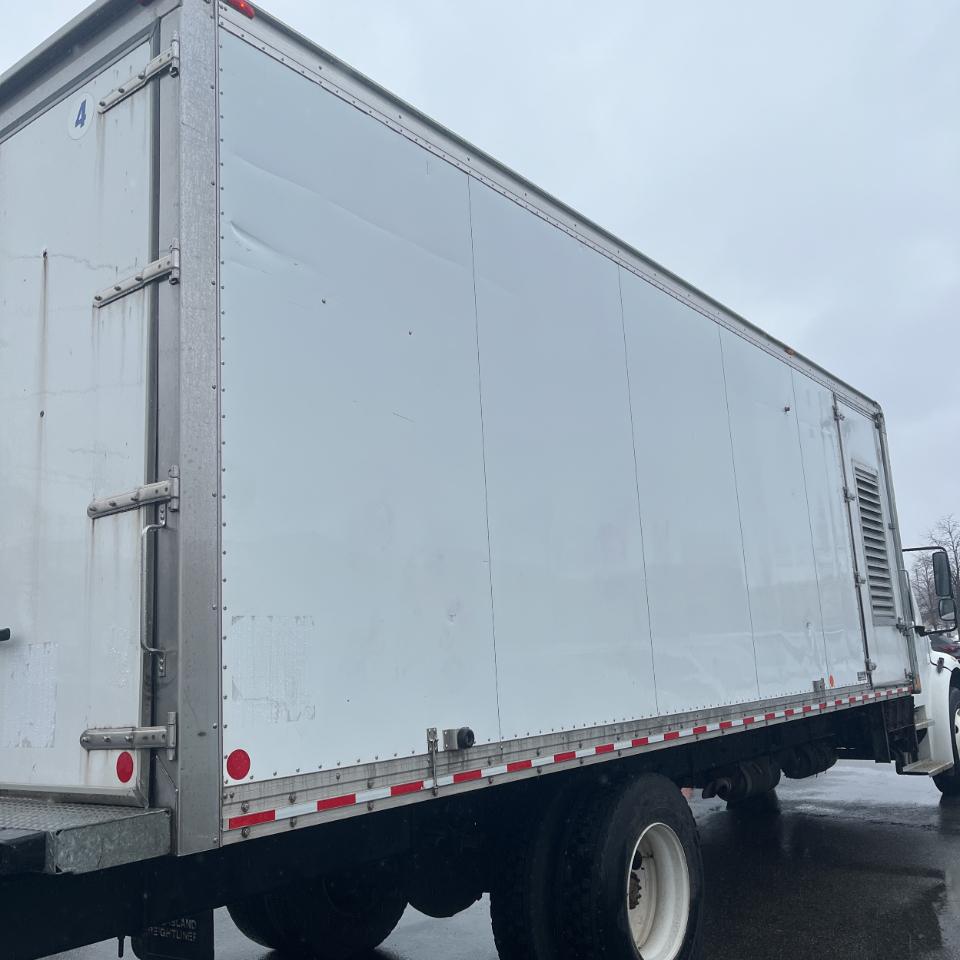 Freightliner M2 106 Base 2020