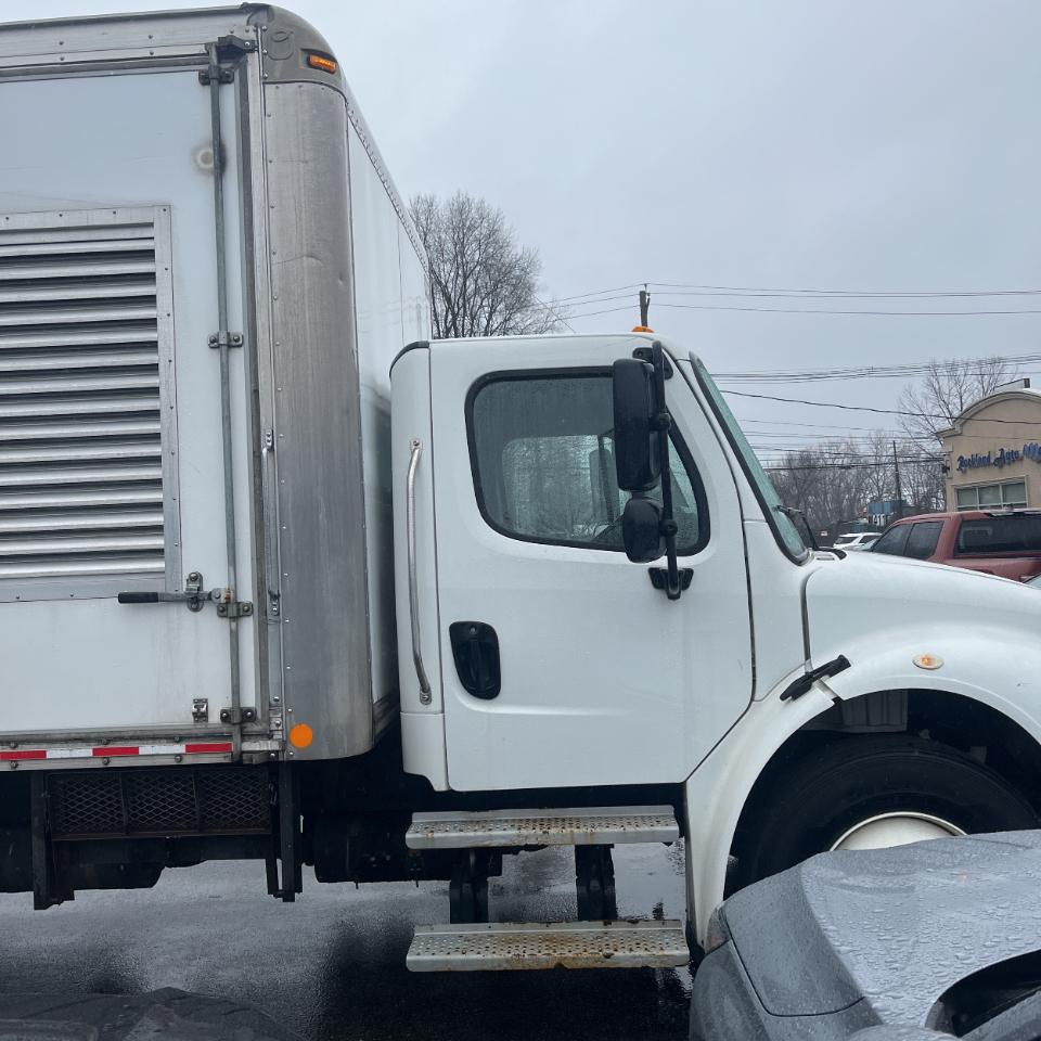 Freightliner M2 106 Base 2020