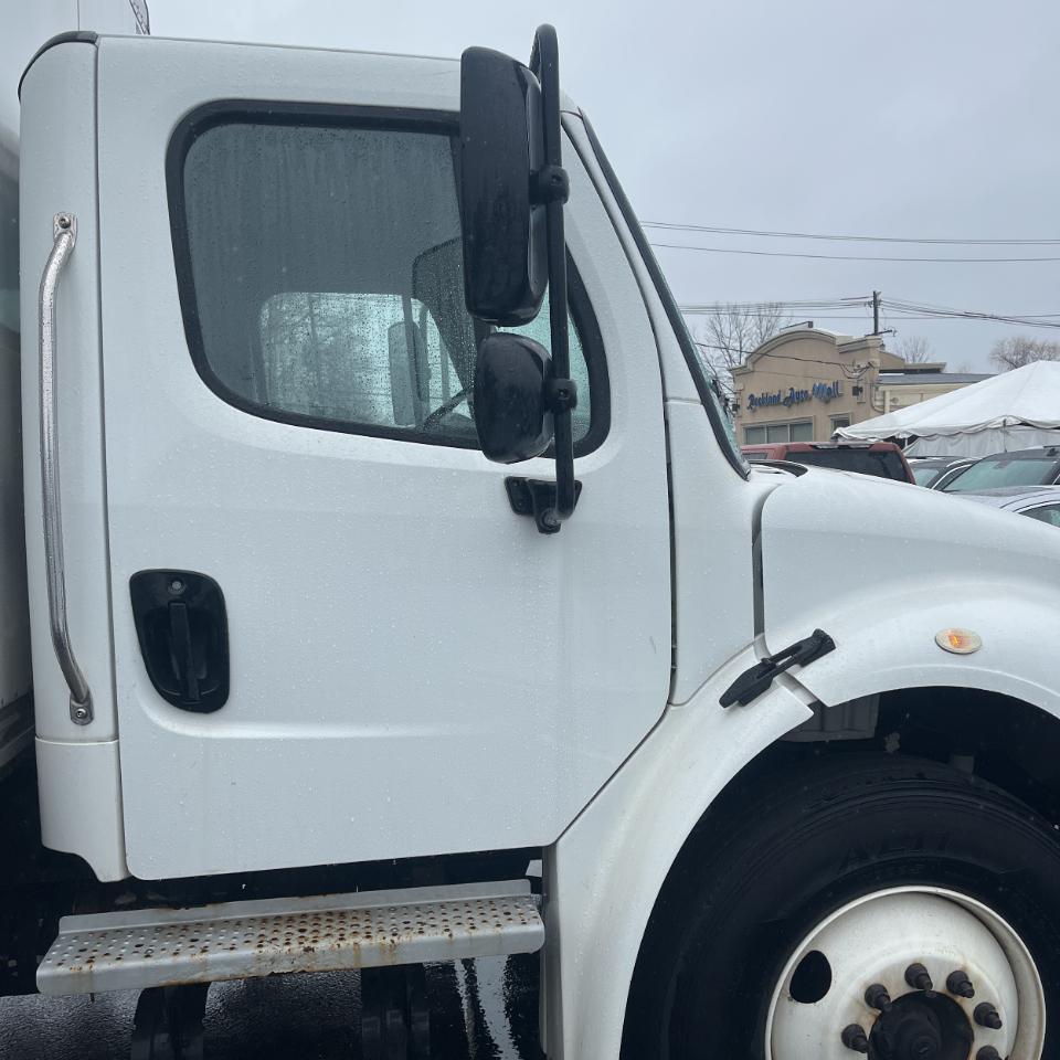 Freightliner M2 106 Base 2020