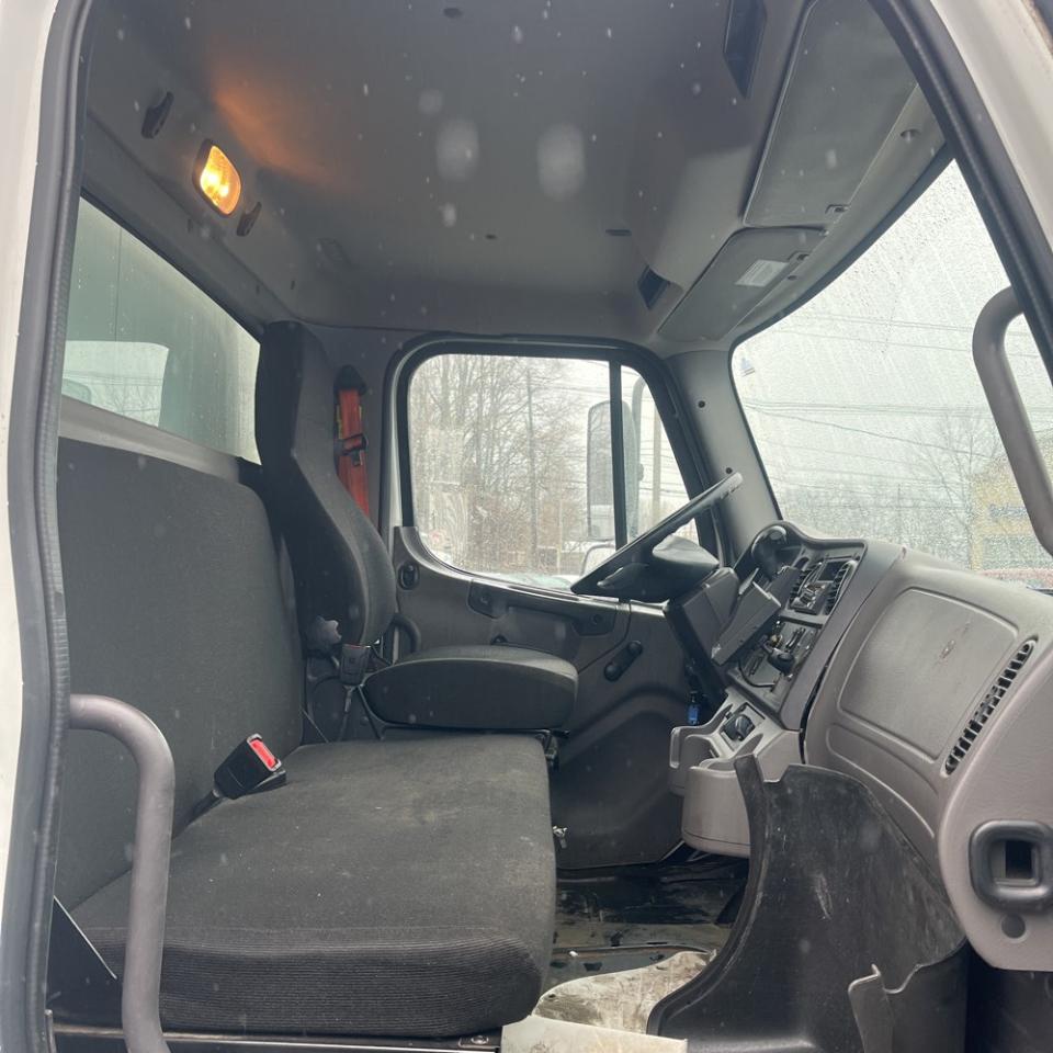 Freightliner M2 106 Base 2020