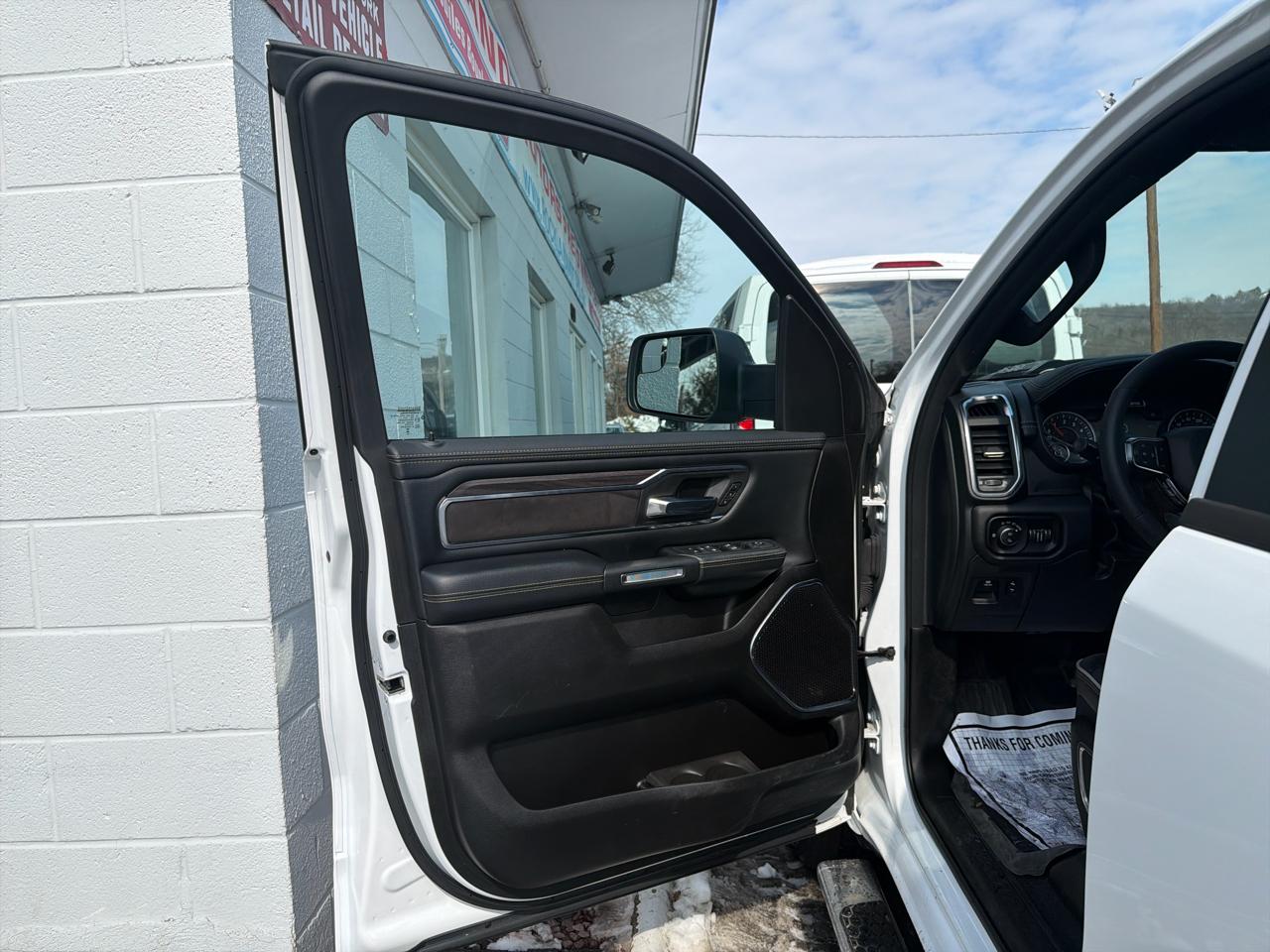 RAM 1500 Laramie 4x4 Crew Cab 5'7" Box 2025