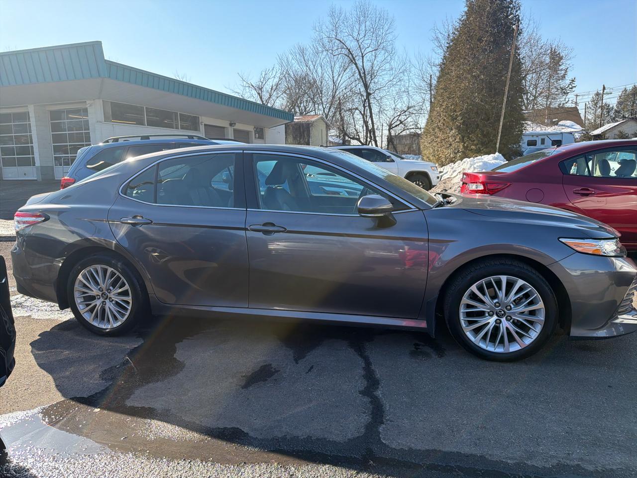 Toyota Camry XLE Auto (Natl) 2020