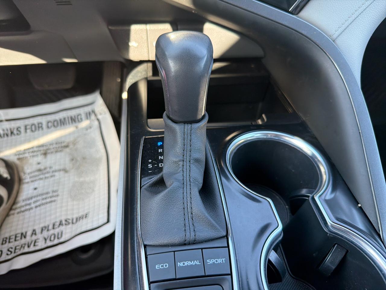 Toyota Camry XLE Auto (Natl) 2020