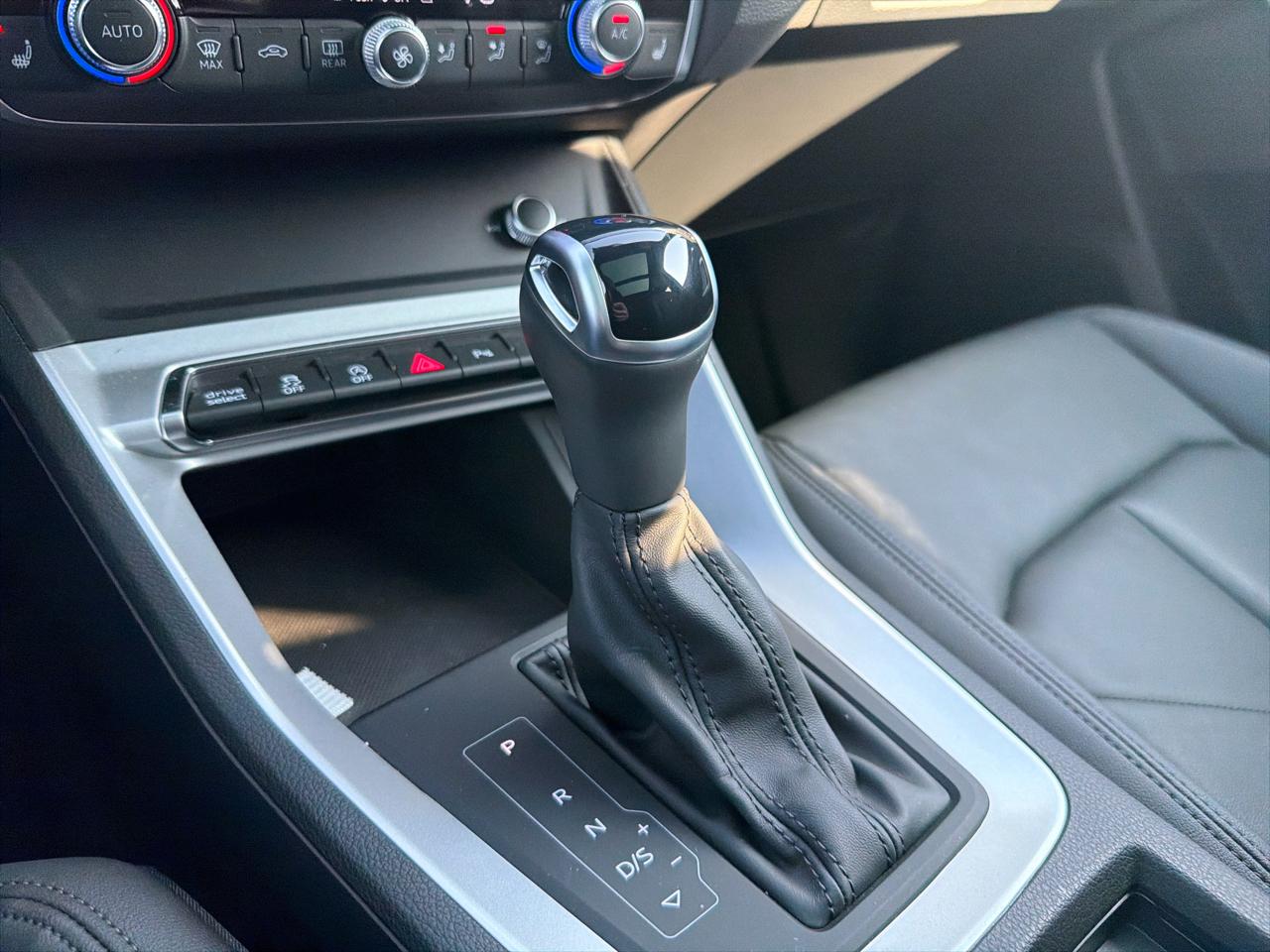 Audi Q3 S line Premium 45 TFSI quattro 2025