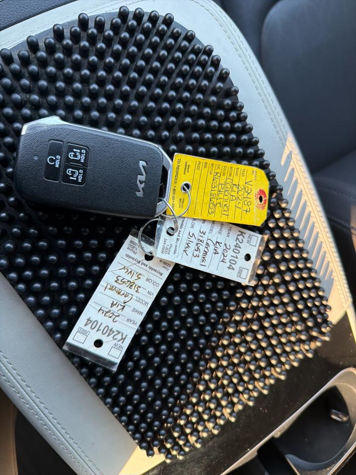 Kia Carnival EX FWD 2024