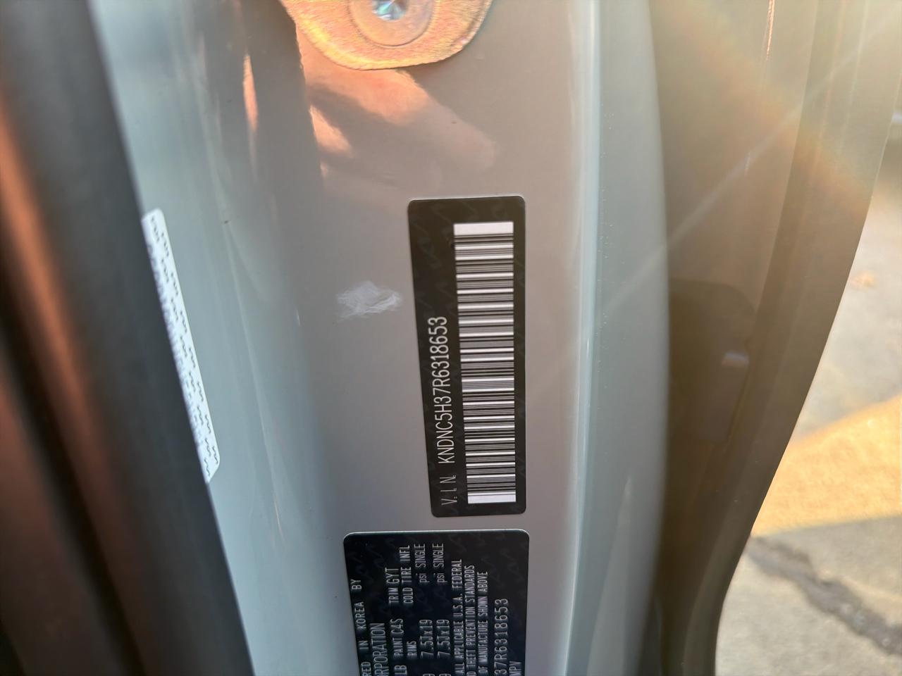 Kia Carnival EX FWD 2024