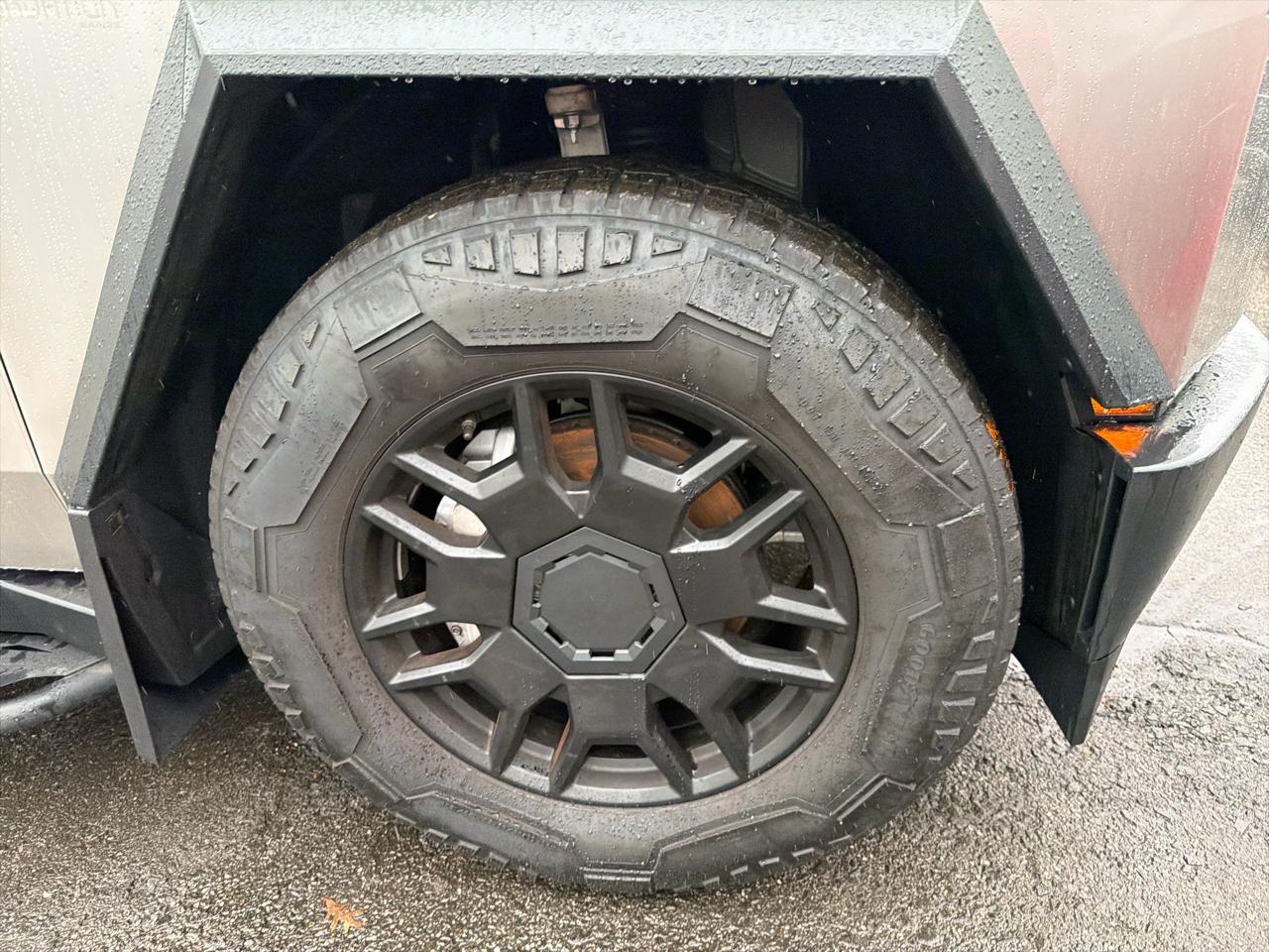 Tesla Cybertruck AWD 2024