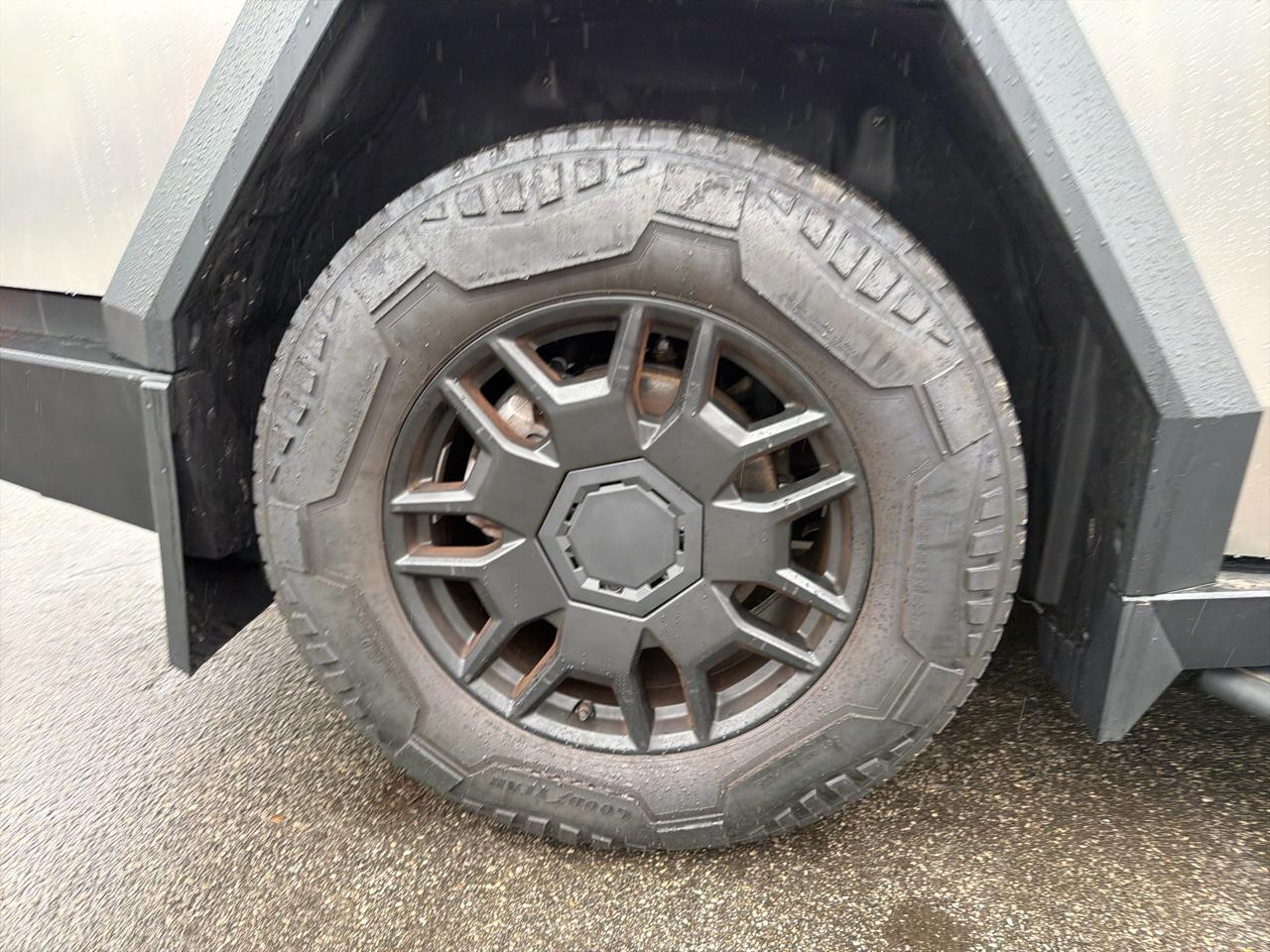 Tesla Cybertruck AWD 2024