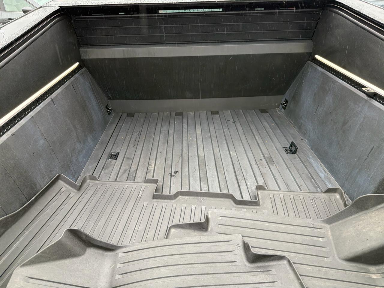 Tesla Cybertruck AWD 2024