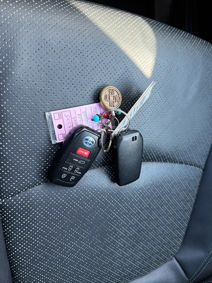 Toyota Sienna XSE 25th Anniversary AWD 7-Passenger (Natl) 2023