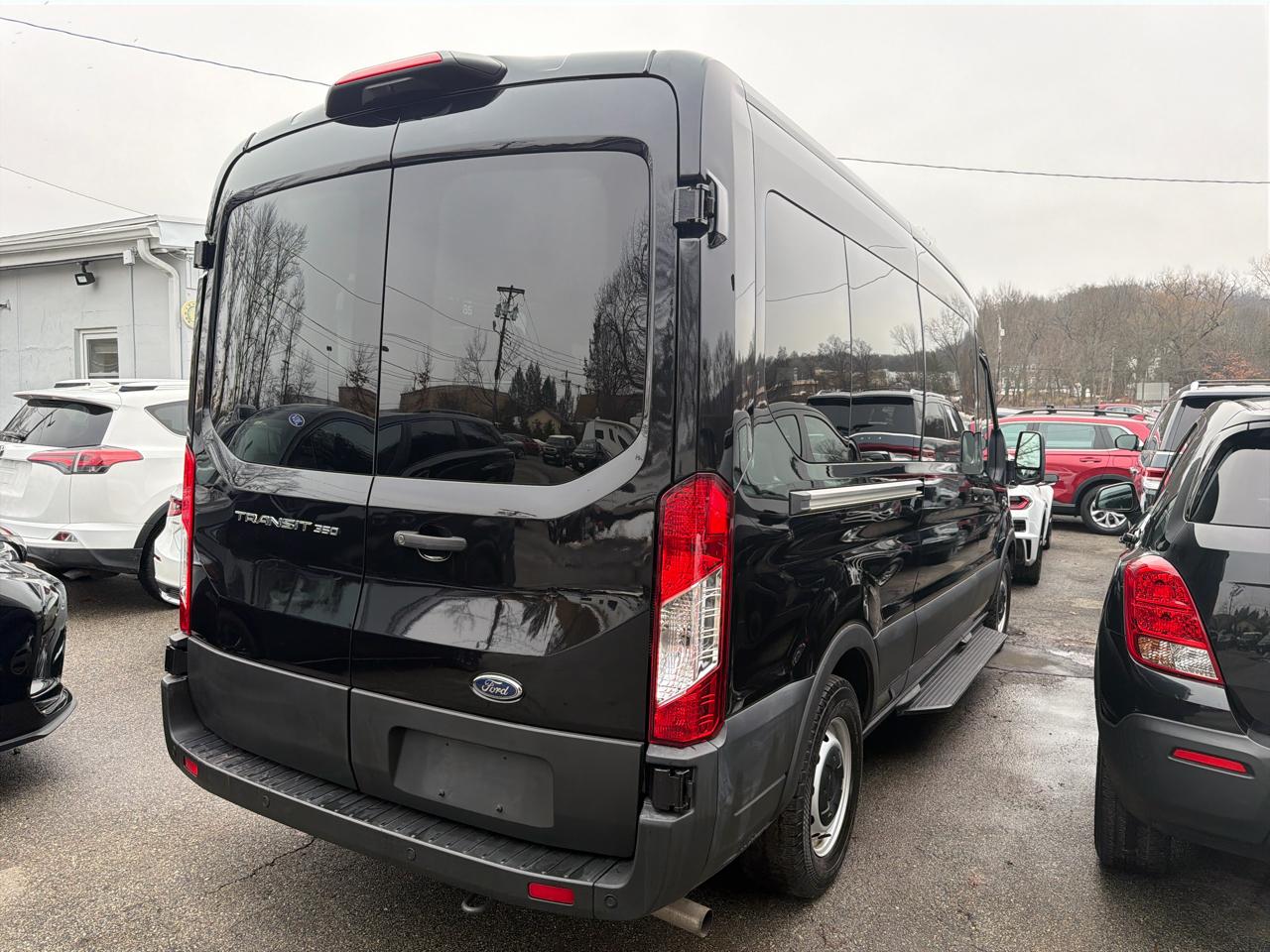 Ford Transit Passenger Wagon  2023