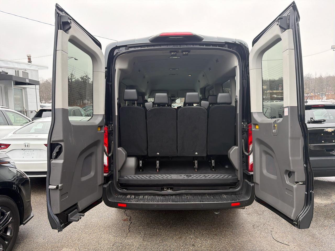 Ford Transit Passenger Wagon  2023