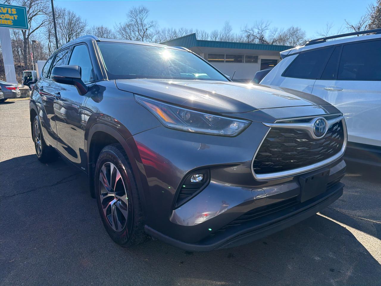 Toyota Highlander Hybrid XLE AWD (Natl) 2021