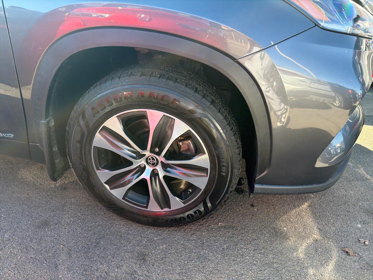 Toyota Highlander Hybrid XLE AWD (Natl) 2021