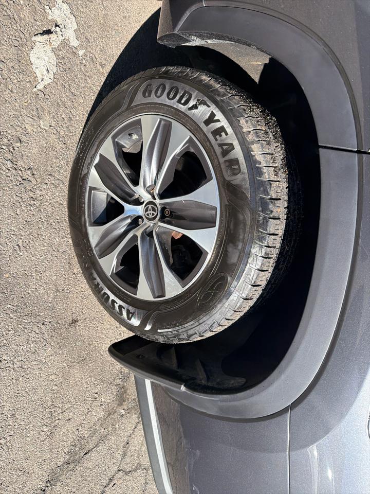 Toyota Highlander Hybrid XLE AWD (Natl) 2021