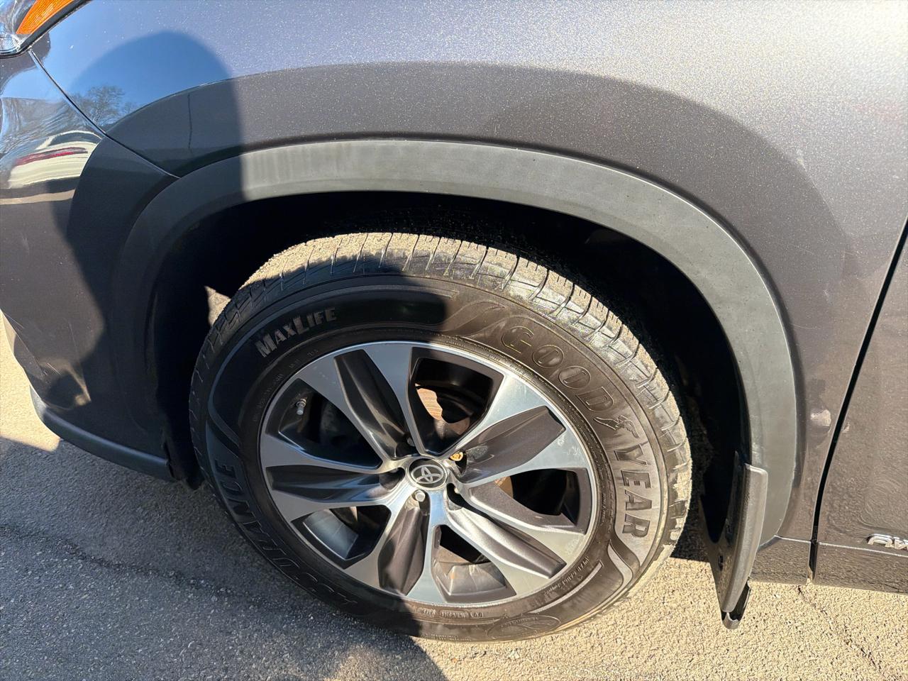 Toyota Highlander Hybrid XLE AWD (Natl) 2021