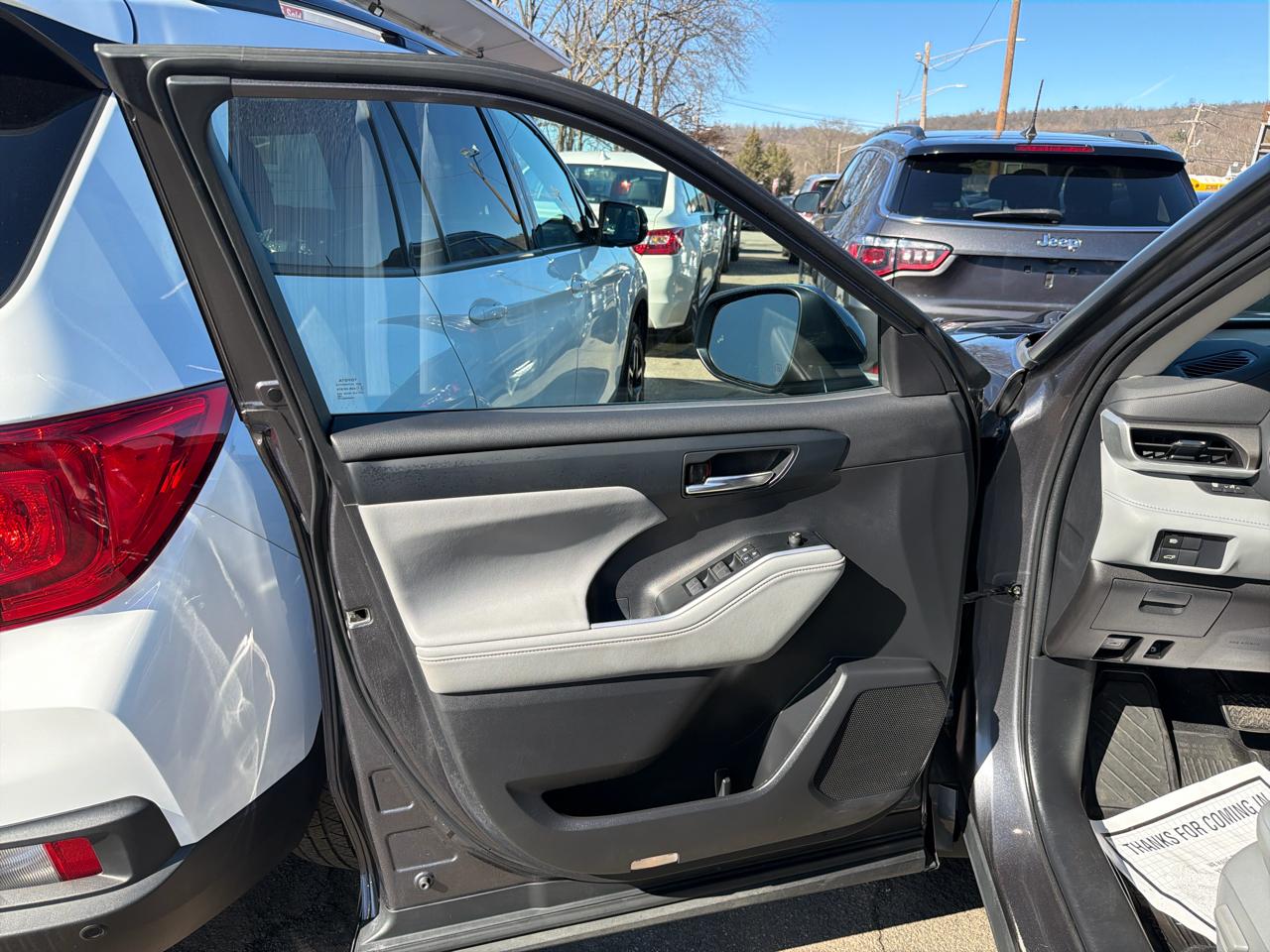 Toyota Highlander Hybrid XLE AWD (Natl) 2021