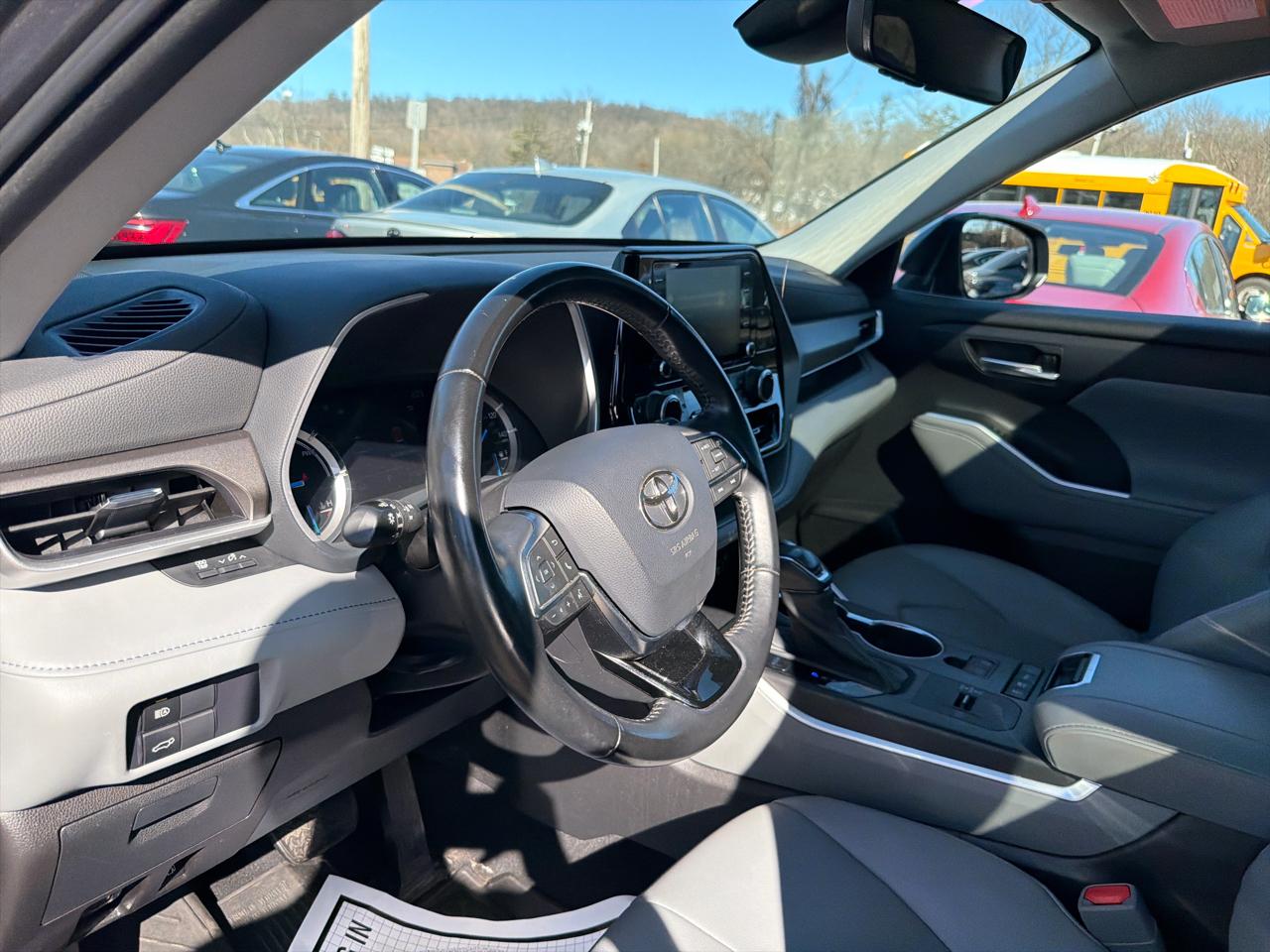 Toyota Highlander Hybrid XLE AWD (Natl) 2021