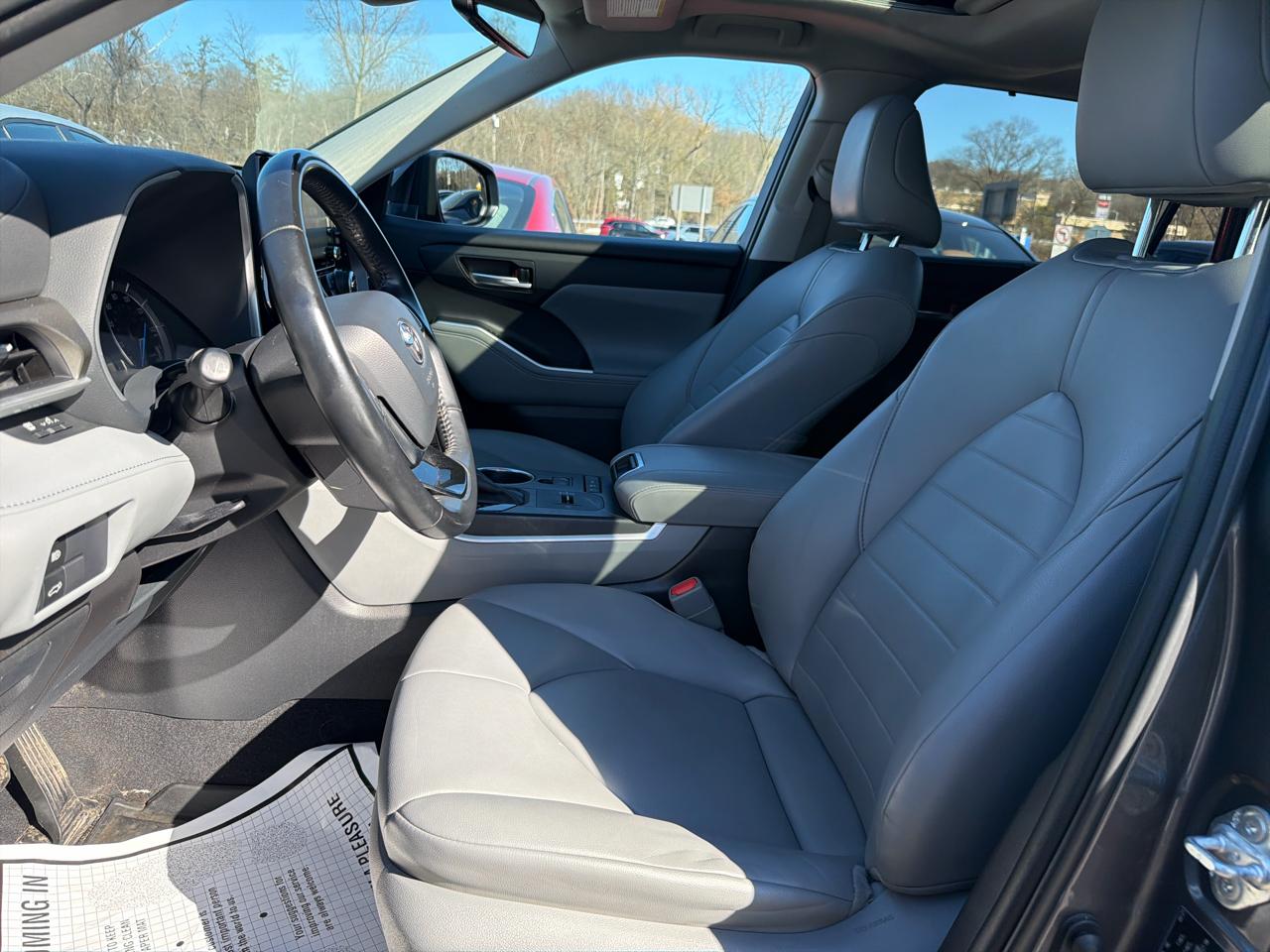 Toyota Highlander Hybrid XLE AWD (Natl) 2021