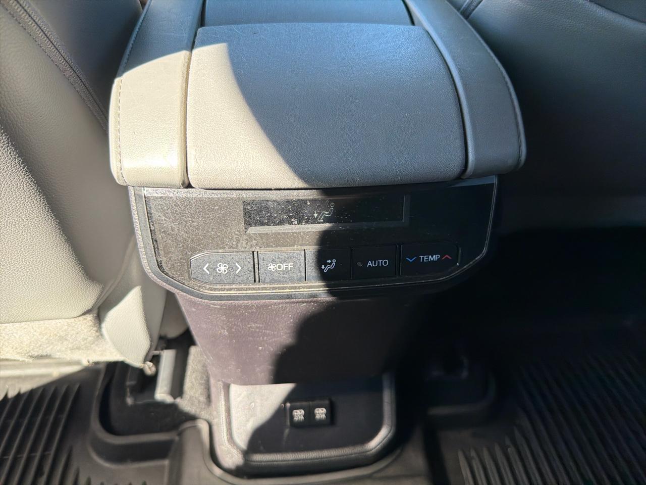 Toyota Highlander Hybrid XLE AWD (Natl) 2021