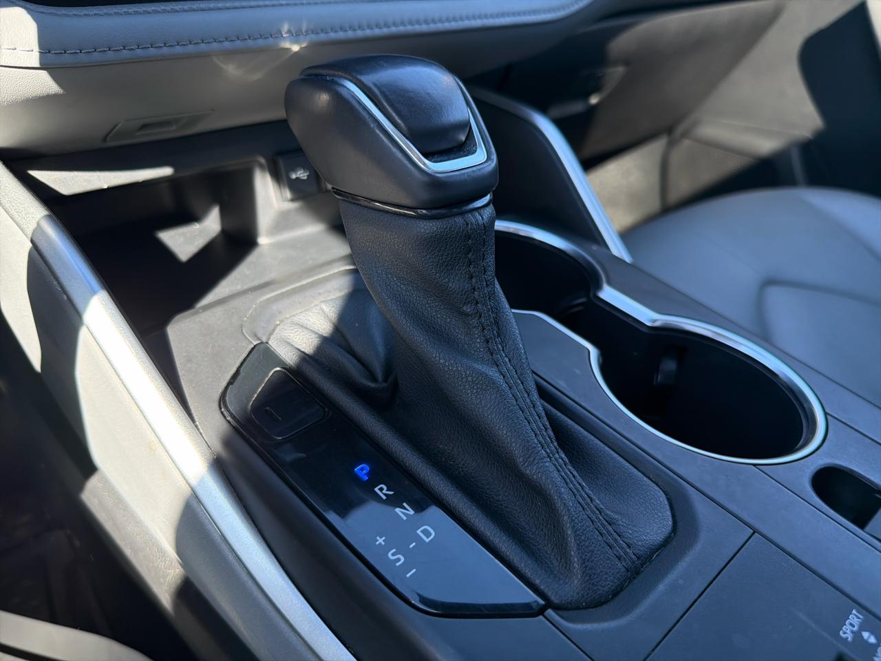 Toyota Highlander Hybrid XLE AWD (Natl) 2021