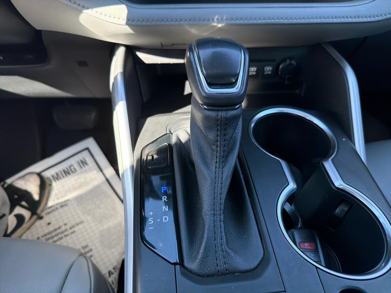 Toyota Highlander Hybrid XLE AWD (Natl) 2021