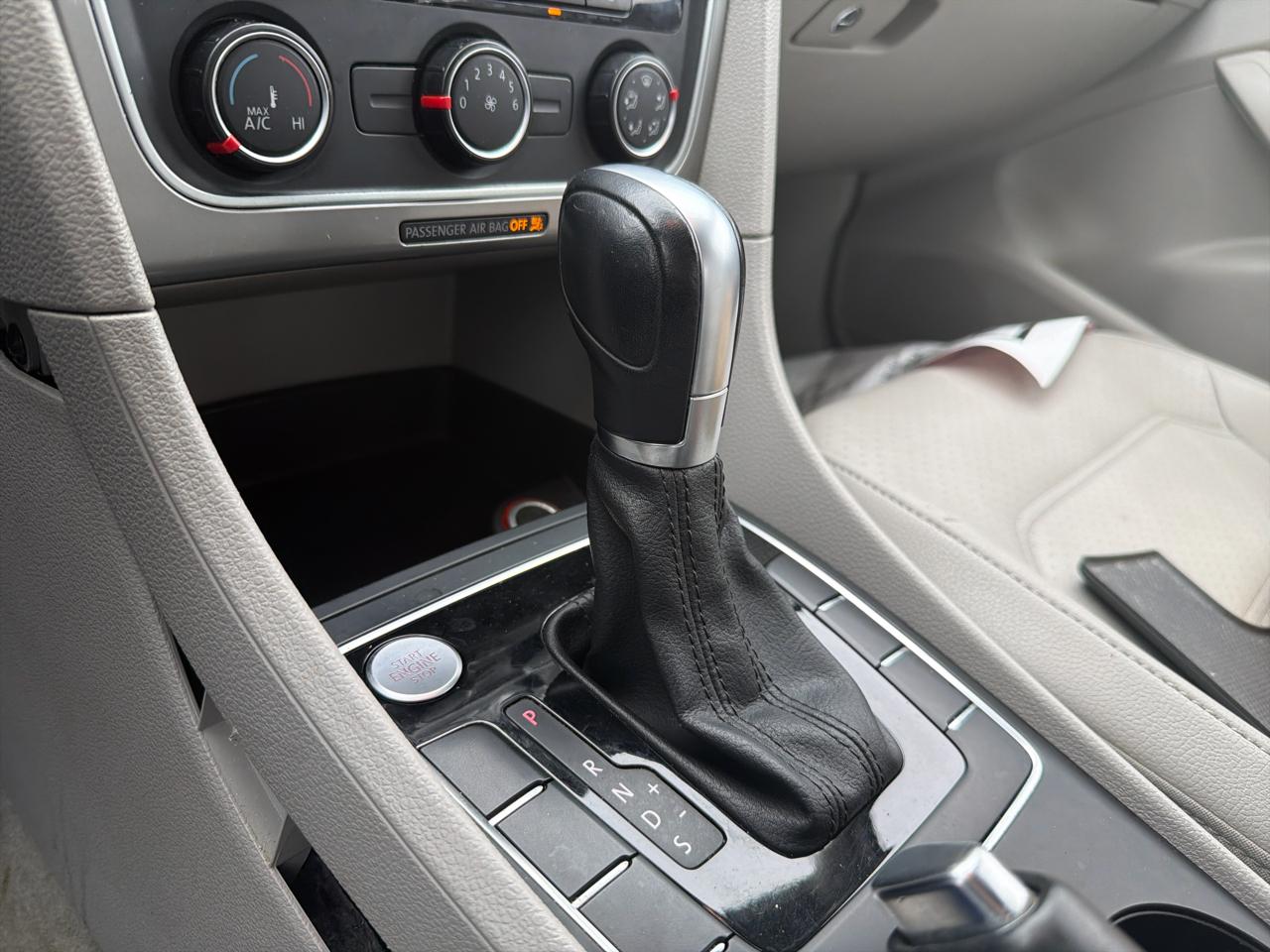 Volkswagen Passat 4dr Sdn 1.8T Auto S PZEV 2015