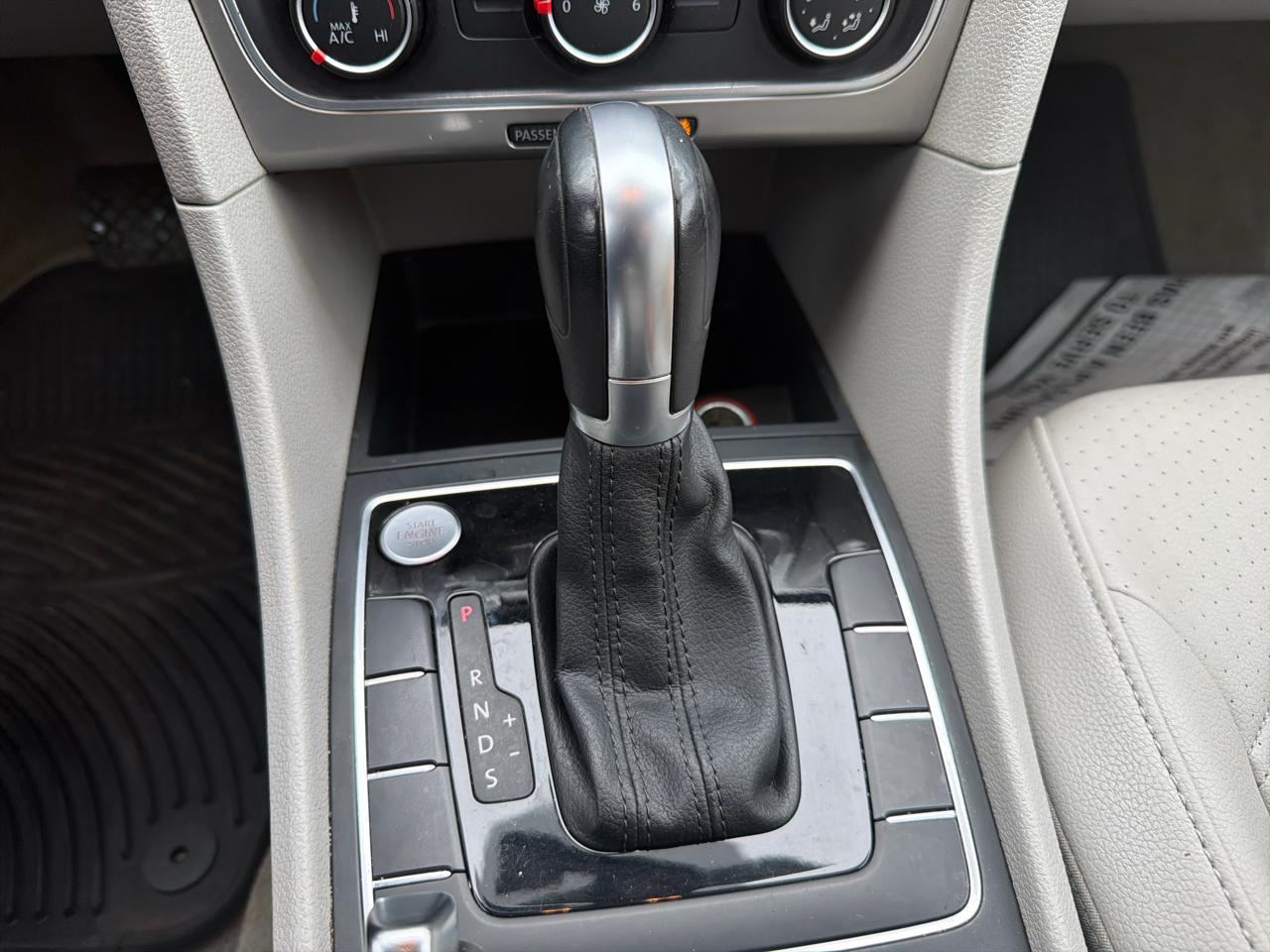 Volkswagen Passat 4dr Sdn 1.8T Auto S PZEV 2015