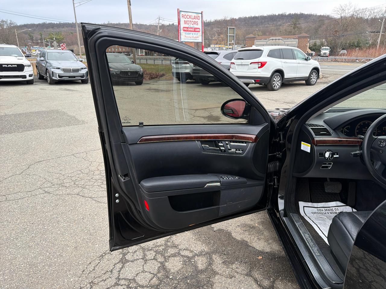 Mercedes-Benz S-Class 4dr Sdn 5.5L V8 4MATIC 2007