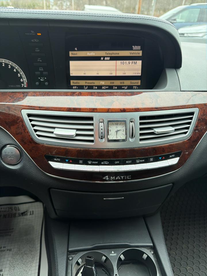 Mercedes-Benz S-Class 4dr Sdn 5.5L V8 4MATIC 2007