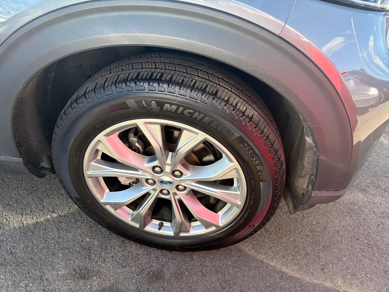 Ford Explorer XLT 2023