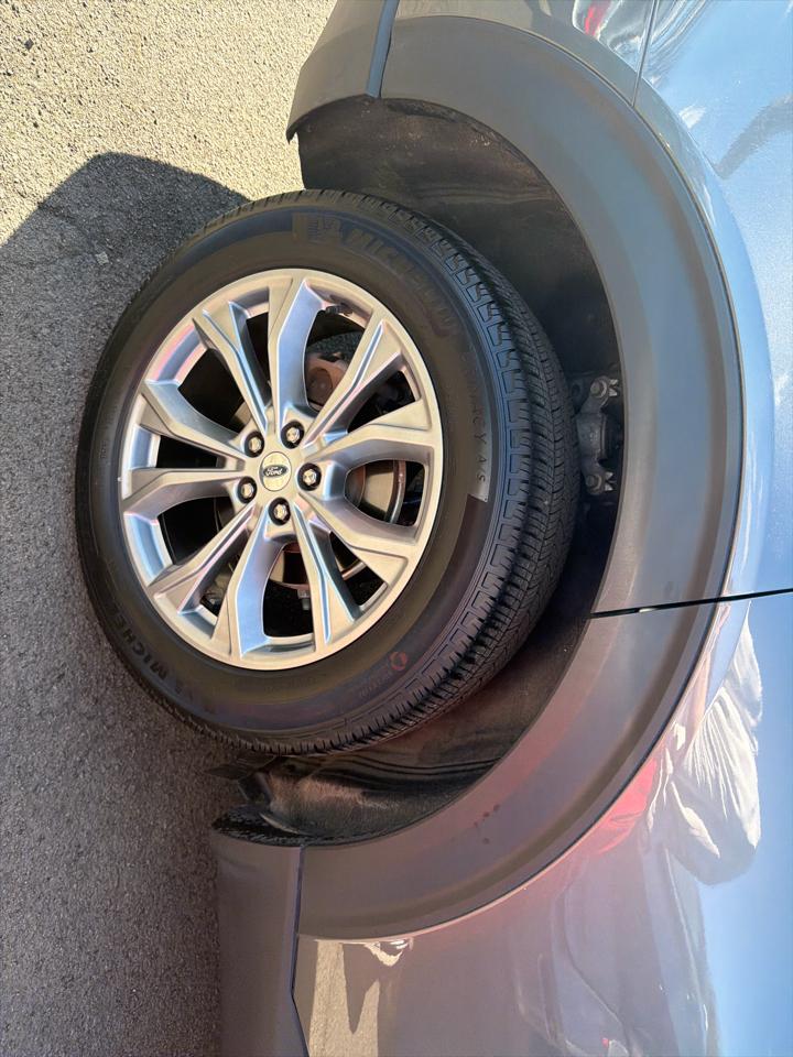 Ford Explorer XLT 2023