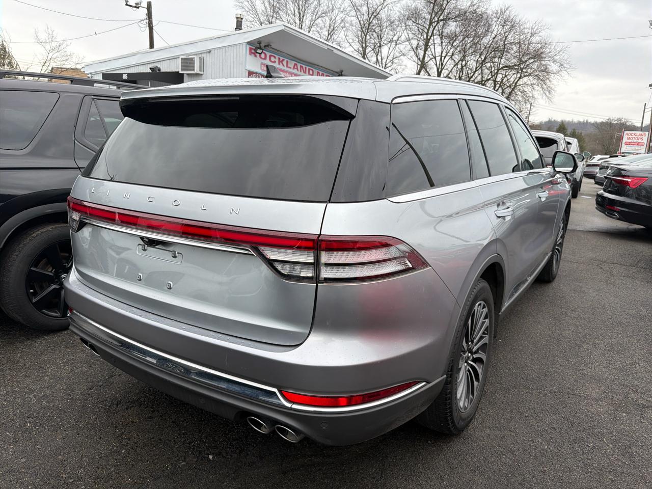 Lincoln Aviator Standard AWD 2023