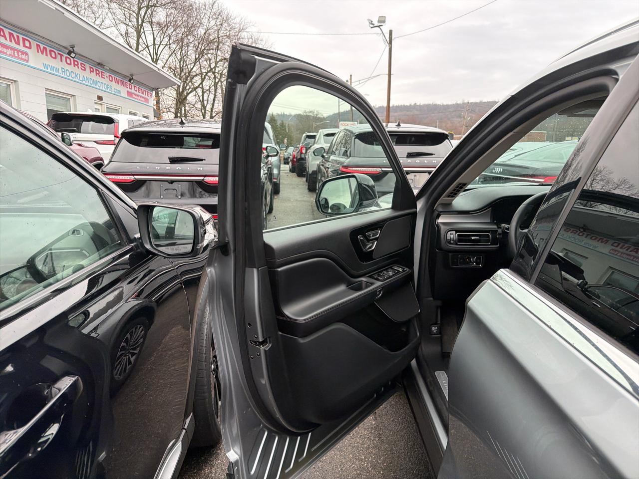 Lincoln Aviator Standard AWD 2023