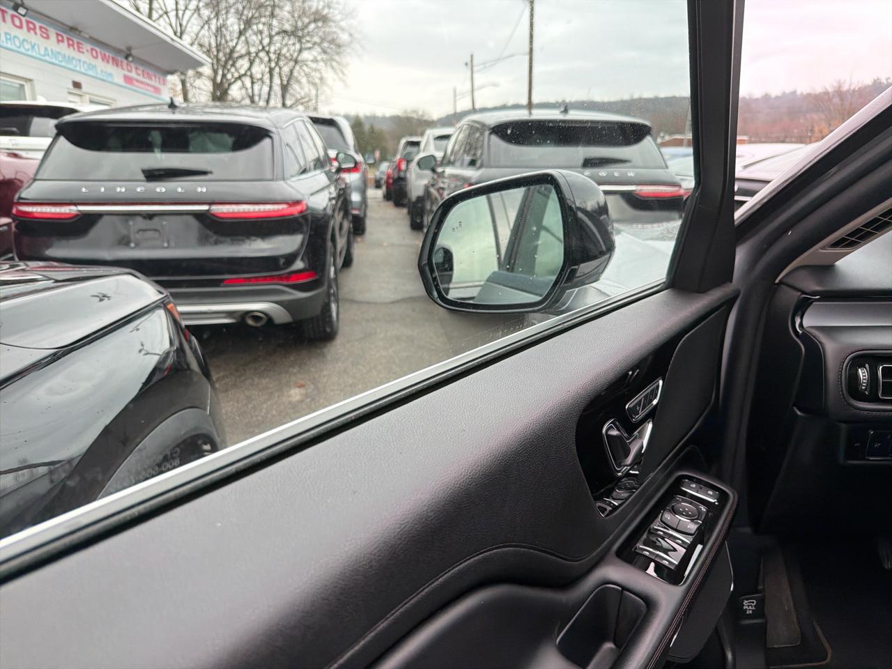 Lincoln Aviator Standard AWD 2023